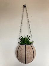 Charger l&#39;image dans la galerie, decoration-basketball-vintage-vase-plante-ballon-de-basket-nba
