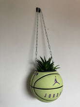 Charger l&#39;image dans la galerie, decoration-nike-basketball-plante-ballon-de-basket-vintage-jordan
