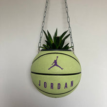 Charger l&#39;image dans la galerie, decoration-nike-basketball-plante-ballon-de-basket-vintage-jordan
