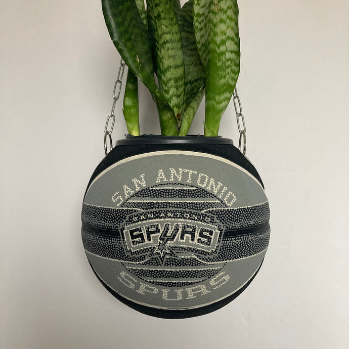 decoration-sneakers-pot-de-fleurs-plante-ballon-de-basket-spurs-basketball-planter