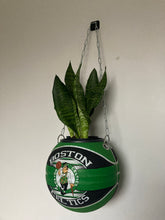Charger l&#39;image dans la galerie, idee-cadeau-de-noel-basketball-ballon-de-basket-boston-celtics-nba-vase-plante-pot-de-fleur

