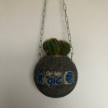 Charger l&#39;image dans la galerie, idee-cadeau-de-noel-basketball-ballon-de-basket-orlando-magic-nba-vase-plante-pot-de-fleur
