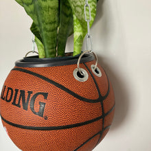 Charger l&#39;image dans la galerie, idee-decoration-basket-chambre-ballon-spalding-nba-plante
