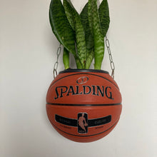 Charger l&#39;image dans la galerie, idee-decoration-chambre-basketball-planter-pot-de-fleurs-ballon-de-basket-plante
