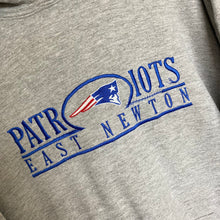 Charger l&#39;image dans la galerie, Sweatshirt à capuche vintage Patriots (XL)
