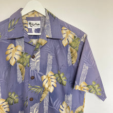Charger l&#39;image dans la galerie, Authentique Chemise hawaïenne vintage Made in Hawaii taille S pour homme et pour femme - véritable chemise à fleurs

