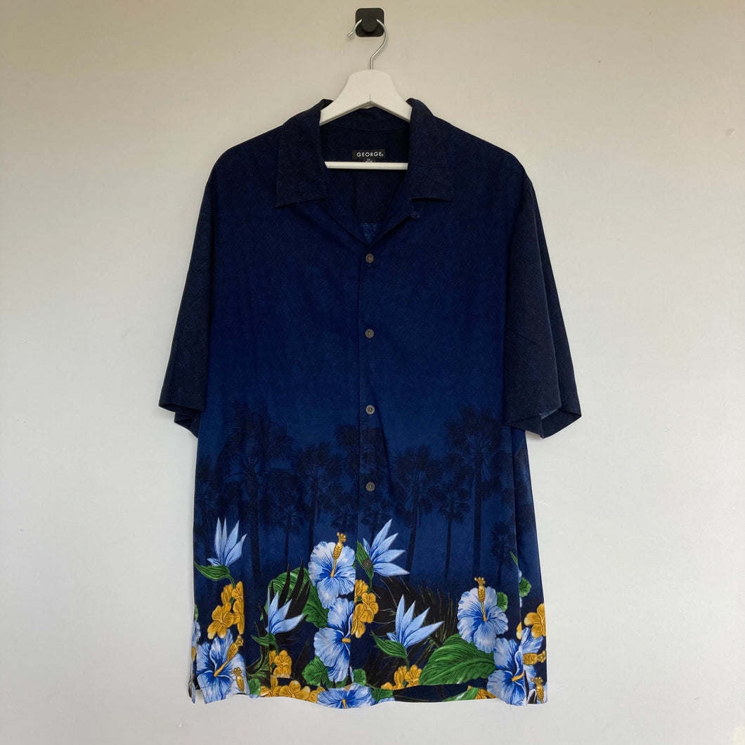 Chemise hawaïenne bleu foncée motif à fleurs