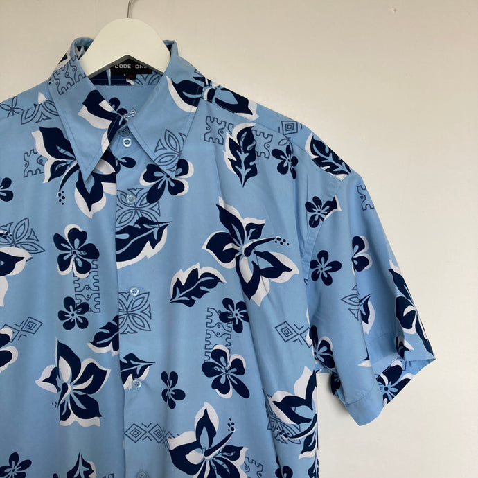 Chemise hawaïenne bleue à fleurs pour homme et pour femme