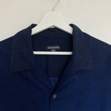Charger l&#39;image dans la galerie, Chemise hawaïenne bleu foncée motif à fleurs (XL)
