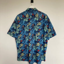 Charger l&#39;image dans la galerie, Chemise hawaïenne à fleurs pour homme grande taille - 100% coton et couleur bleu foncé et pastel
