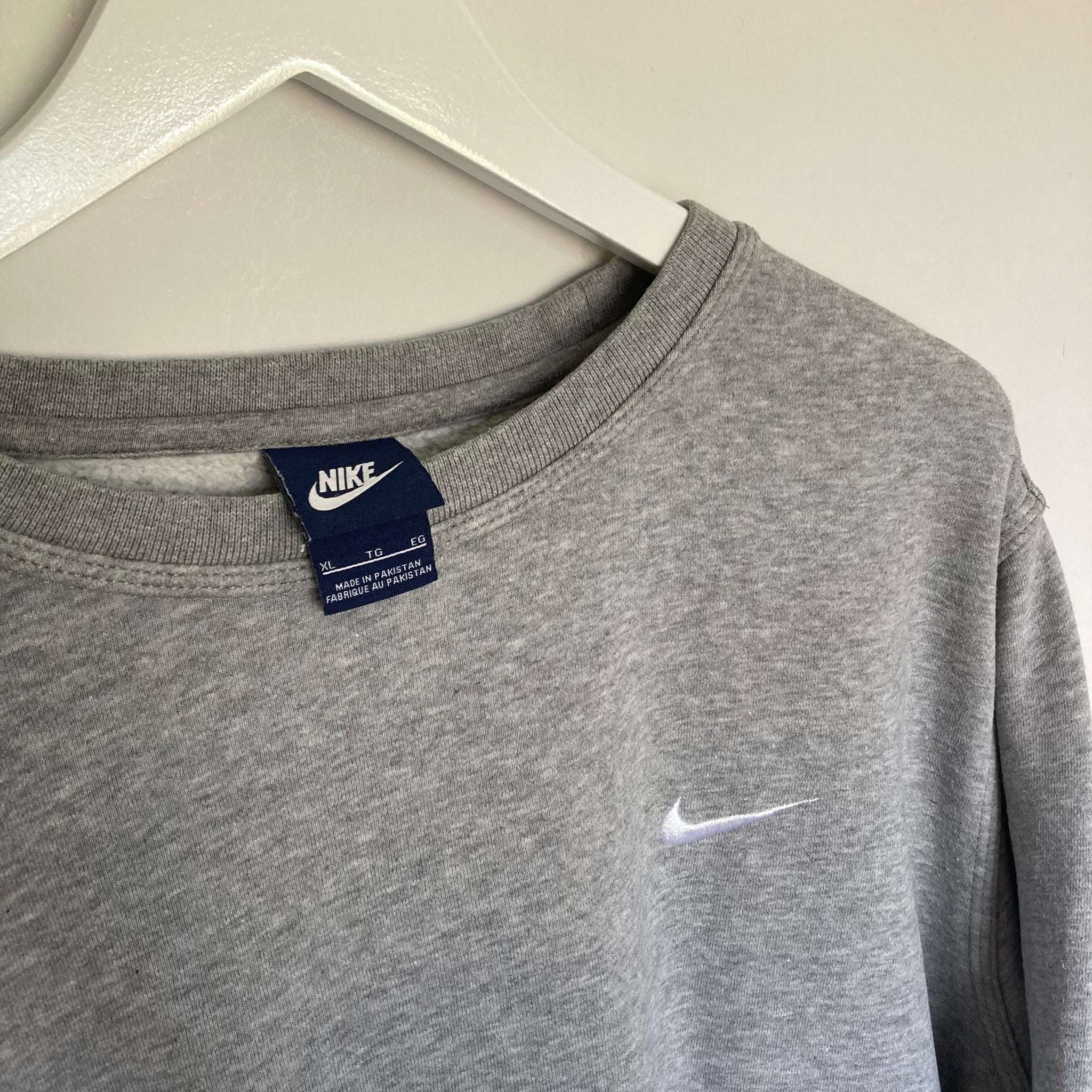 Sweat Nike gris logo brodé (XL) – Turtle Frip - Main Image