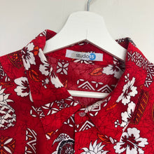 Charger l&#39;image dans la galerie, Chemise hawaïenne rouge à motifs (L/XL)
