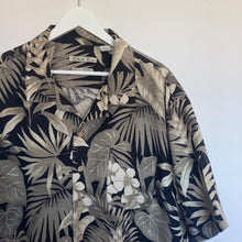 Charger l&#39;image dans la galerie, chemise hawaienne vintage à fleurs ou à motifs homme - magnum
