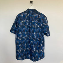 Charger l&#39;image dans la galerie, chemise hawaienne vintage à fleurs ou à motifs homme - magnum
