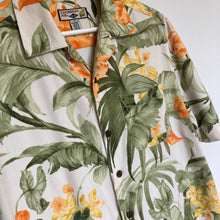 Charger l&#39;image dans la galerie, Chemise hawaïenne vintage à fleurs vert, orange et blanc
