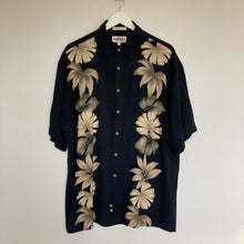 Charger l&#39;image dans la galerie, Chemise hawaïenne vintage à fleurs noir pour homme
