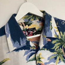 Charger l&#39;image dans la galerie, Chemise hawaïenne vintage à fleurs et à motifs pour homme
