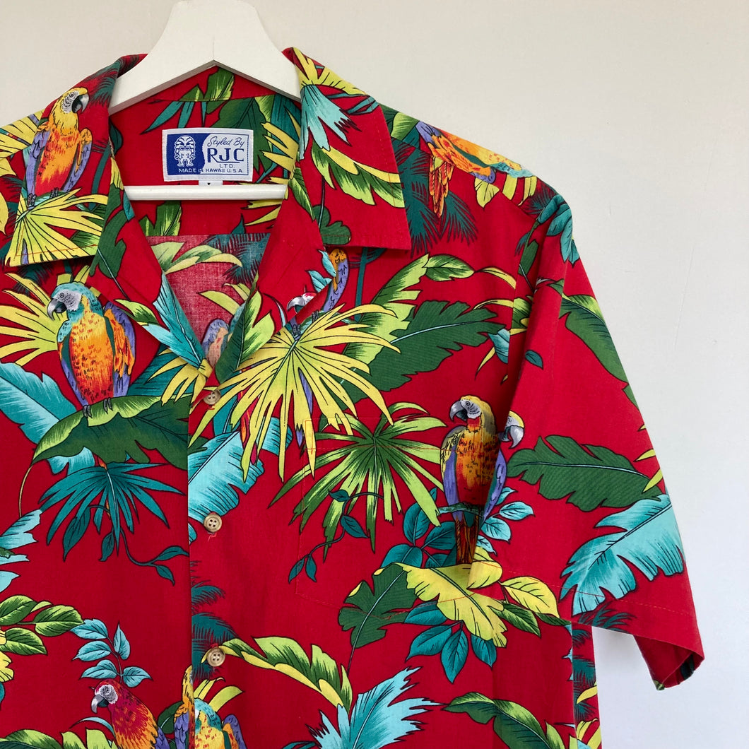Chemise hawaïenne vintage Made in Hawaii rouge - motifs à fleurs et perroquets 
