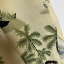 Charger l&#39;image dans la galerie, Chemise hawaïenne motif fleurs et voitures (M)
