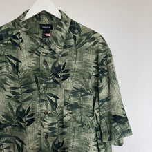 Charger l&#39;image dans la galerie, Chemise à fleurs verte foncée pour homme
