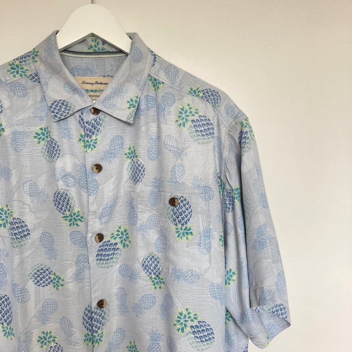 Chemise hawaïenne Tommy Bahama 100% soie (L) motifs ananas et fleurs bleu clair et vert