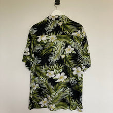 Charger l&#39;image dans la galerie, Chemise hawaïenne noire et verte à fleurs pour homme 
