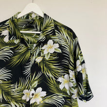 Charger l&#39;image dans la galerie, Chemise hawaïenne noire et verte à fleurs pour homme 
