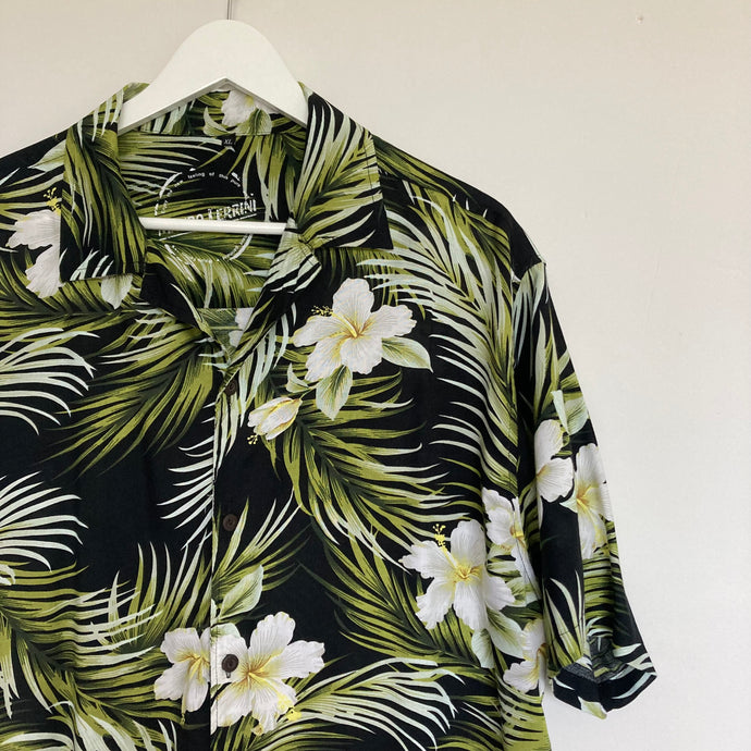 Chemise hawaïenne noire et verte à fleurs pour homme 