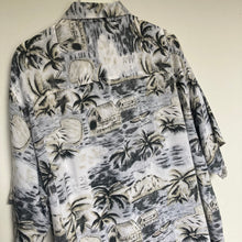 Charger l&#39;image dans la galerie, Chemise hawaïenne à motifs (2XL)
