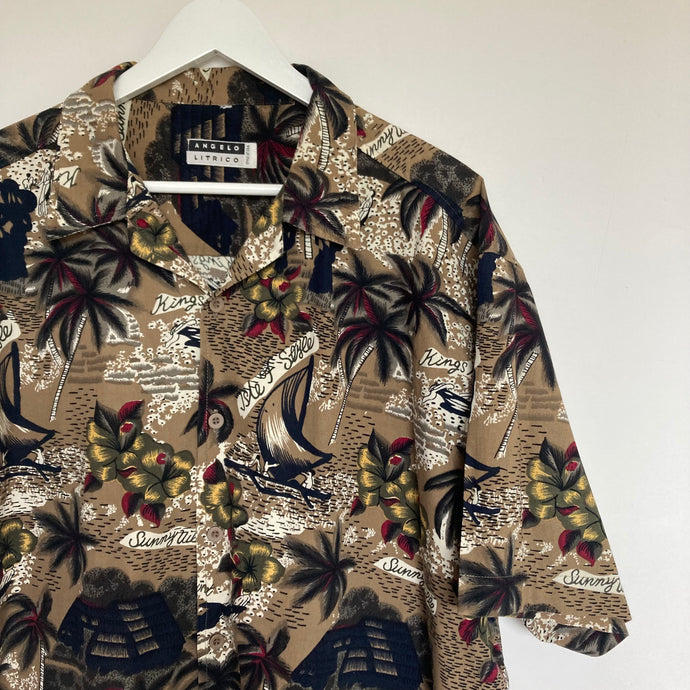 Chemise hawaïenne vintage foncée à fleurs et à motifs pour homme