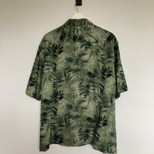 Charger l&#39;image dans la galerie, Chemise à fleurs verte foncée pour homme
