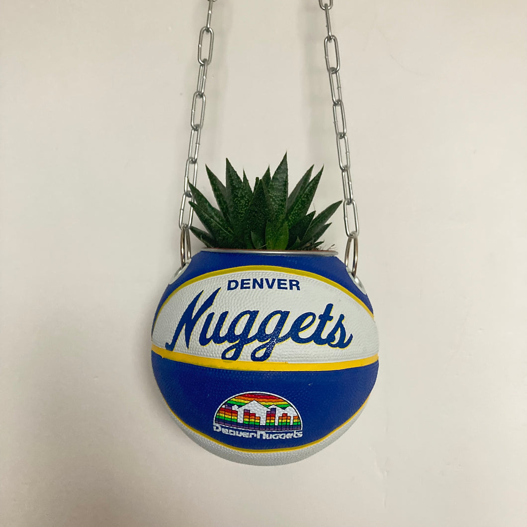decoration-ballon-de-basket-transforme-en-pot-de-fleur-nuggets-basketball-planter