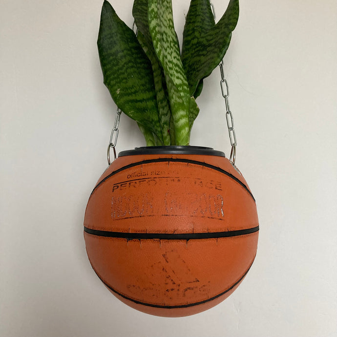 pot-de-fleurs-ballon-de-basket-plante-vase-basketball-planter