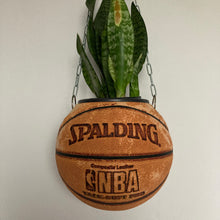 Charger l&#39;image dans la galerie, pot-de-fleurs-ballon-de-basket-spalding-basketball-planter
