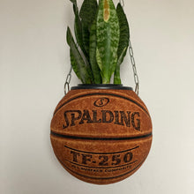 Charger l&#39;image dans la galerie, pot-de-fleurs-ballon-de-basket-spalding-vintage-basketball-planter
