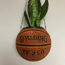 Charger l&#39;image dans la galerie, pot-de-fleurs-ballon-de-basket-spalding-vintage-basketball-planter
