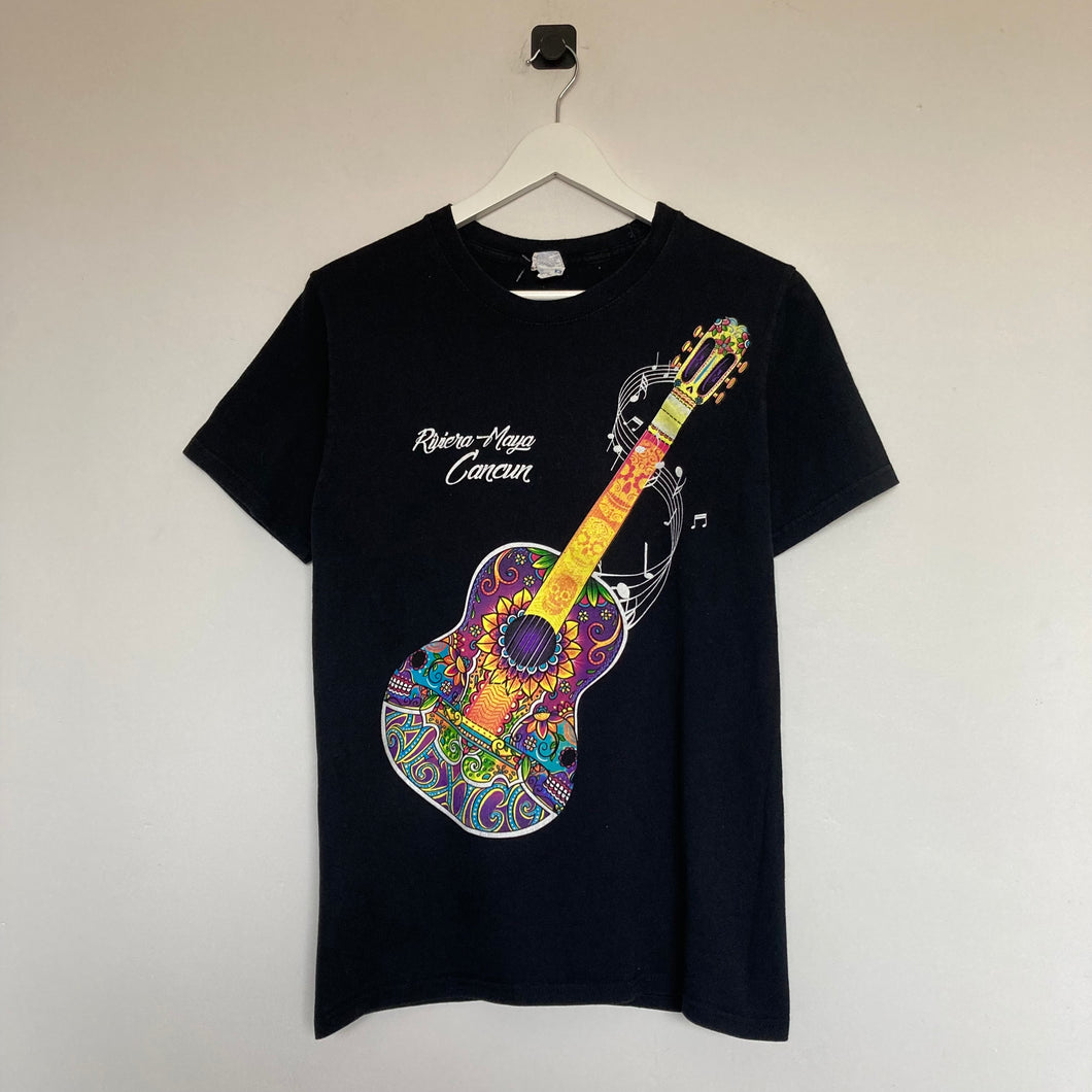      t-shirt-noir-homme-vintage-guitare-multicolore
