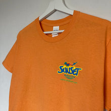 Charger l&#39;image dans la galerie,     t-shirt-vintage-homme-orange-a-imprime
