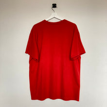 Charger l&#39;image dans la galerie,     t-shirt-vintage-homme-rouge-a-imprime
