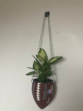 Charger l&#39;image dans la galerie, vase-original-avec-un-ballon-de-football-americain-nfl-transforme-en-pot-de-fleurs-ou-cache-pot-décoration
